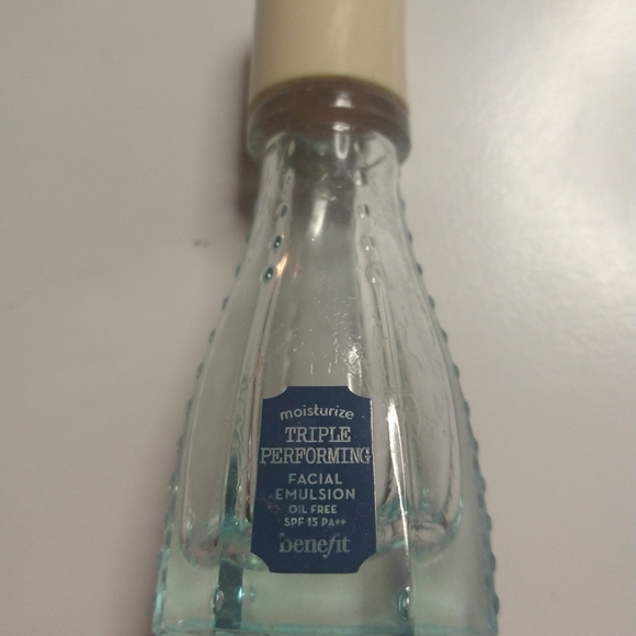 Benefit Triple Performing Facial Emulsion - Blue and Cream - Picture 3 of 12